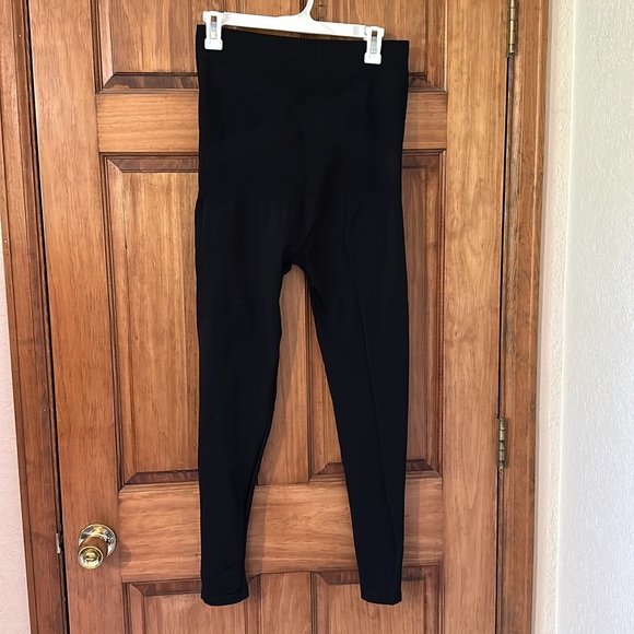 Blanqi black maternity leggings in Large - Picture 4 of 5